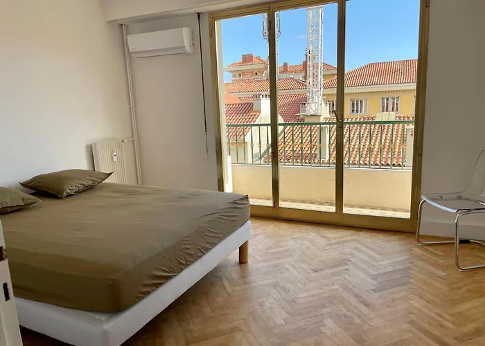 Spacieux 2 Pieces Centre Historique